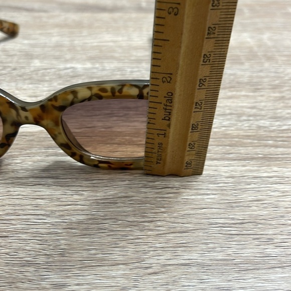 LC Lauren Conrad Bronxie Small Rectangle Sunglasses Tortoise Pattern Brown Lens - Picture 9 of 10